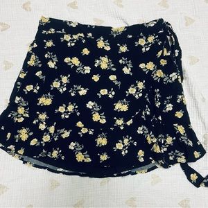 Hollister Floral Skort Size Small Ultra High Waist.  Y2K  Style